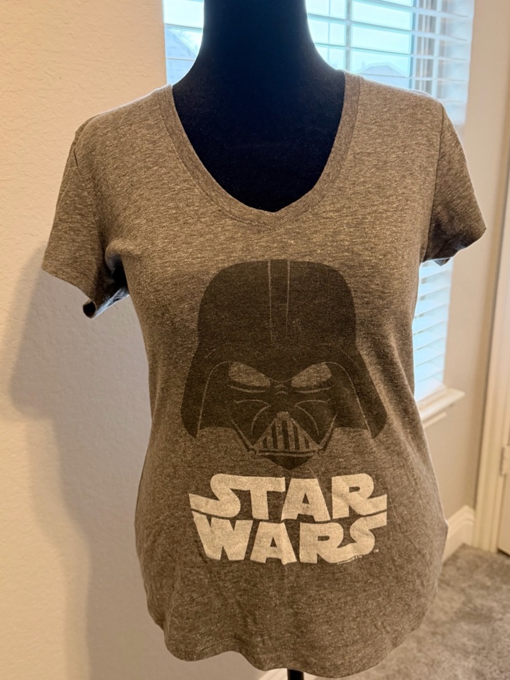 Old Navy Star Wars Darth Vader Gray Collectabilitees Medium Short Sleeve Tee